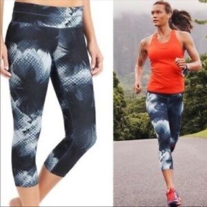 Athleta Electro Sonar Workout Crop